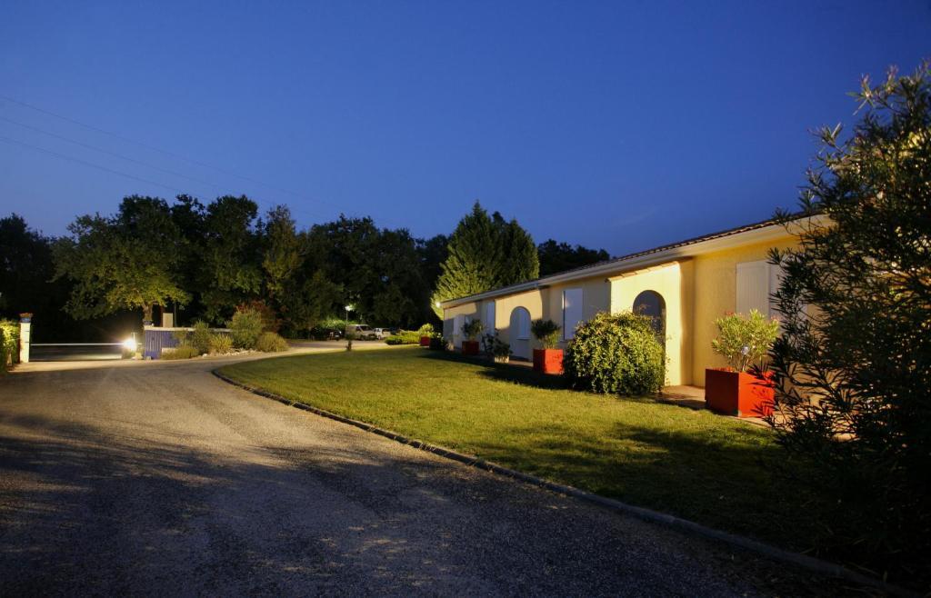 Logis Hotel Corintel Bordeaux Est Tresses エクステリア 写真